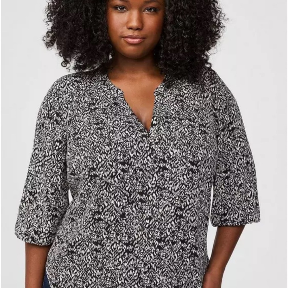 New - Torrid Harper Women's Black and White Patterned Top 3/4 length sleeves